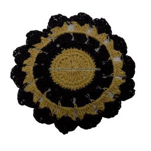 Posavasos de mesa de ganchillo dorado y negro hecho a mano de alta calidad al por mayor para cenas y hogar - Product Image 1
