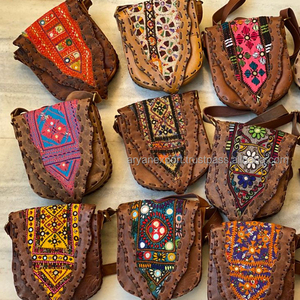 Sac à main Hobo en cuir véritable, luxe, design et élégant, broderie, Unique pour femmes, 2020 - Product Image 3