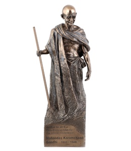 Statue de Mahatma sugji gphi, finition cuivre, en résine - Product Image 1
