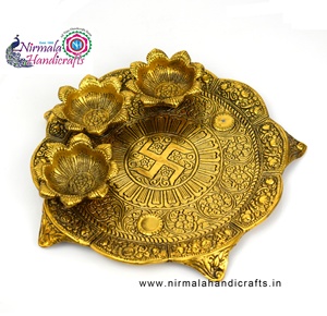 Plato de Metal para Puja, Diseño Indio Dorado con 3 Diyas, Plato Religioso para Templo, Decoración, Artículo de Regalo, Plato de Metal para Puja en Casa - Product Image 2