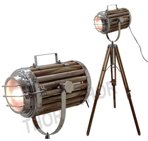 Lampe de lecture projecteur de finition chromée nautique avec pieds en bois et trépied en métal lampadaire design pour décor de chambre - Product Image 3