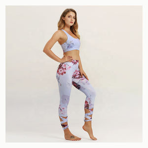 Ensemble de yoga pour femmes avec logo personnalisé, ensemble de sport respirant uni, tenue de sport pour la salle de sport, short taille haute, manches zippées - Product Image 3