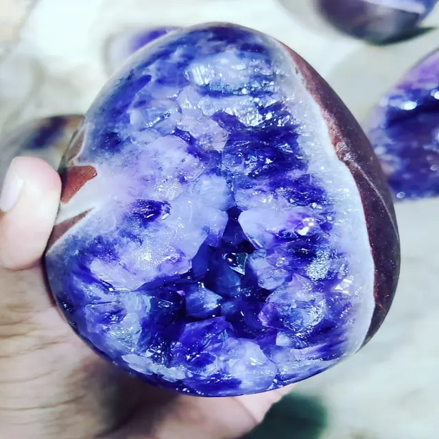 थोक के लिए क्रिस्टल रत्न चक्र नीलम अंडा Geode ऊर्जा