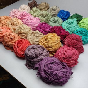 Hilo de cinta de seda 100% de doble cara hecho a mano con fuerte patrón de color sólido mixto para manualidades y residuos de tela - Product Image 6