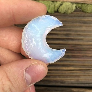 NOUVEAU VENTE EN GROS CRISTAL OPAL CROISSANT DE LUNE/CRISTAUX EN VRAC FAITS À LA MAIN PENDENTIF EN CRISTAL DE LUNE OPALITE/LUNE NATURELLE - Product Image 2