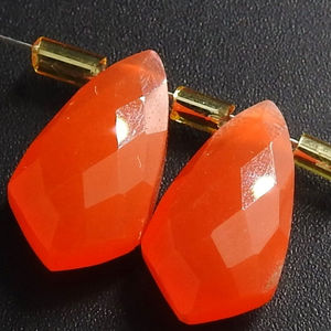 Orange calcédoine cerf-volant forme 15X8MM fantaisie coupe facettes Briolette larme boucle d'oreille paire bijoux faisant des perles de pierre en vrac - Product Image 1