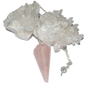 Pendules de guérison en quartz rose à 12 facettes de bonne qualité : Pendules de guérison en quartz rose à 12 facettes à vendre - Product Image 1