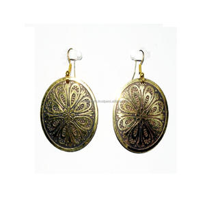 Pendientes de Aro Circulares de 4 Pulgadas con Pátina Colorida, Estilo Europeo y de Moda 2026, Pendientes Geométricos que No se Desvanecen - Product Image 3