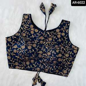 Blusa confeccionada con ropa tradicional india y Sari de diseñador Lehenga Choli con bordado de seda pesada hecho para damas - Product Image 4