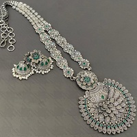Ensemble long et boucles d'oreilles spéciaux pour le festival Navratri, oxydé, avec perles de toutes les couleurs en création M