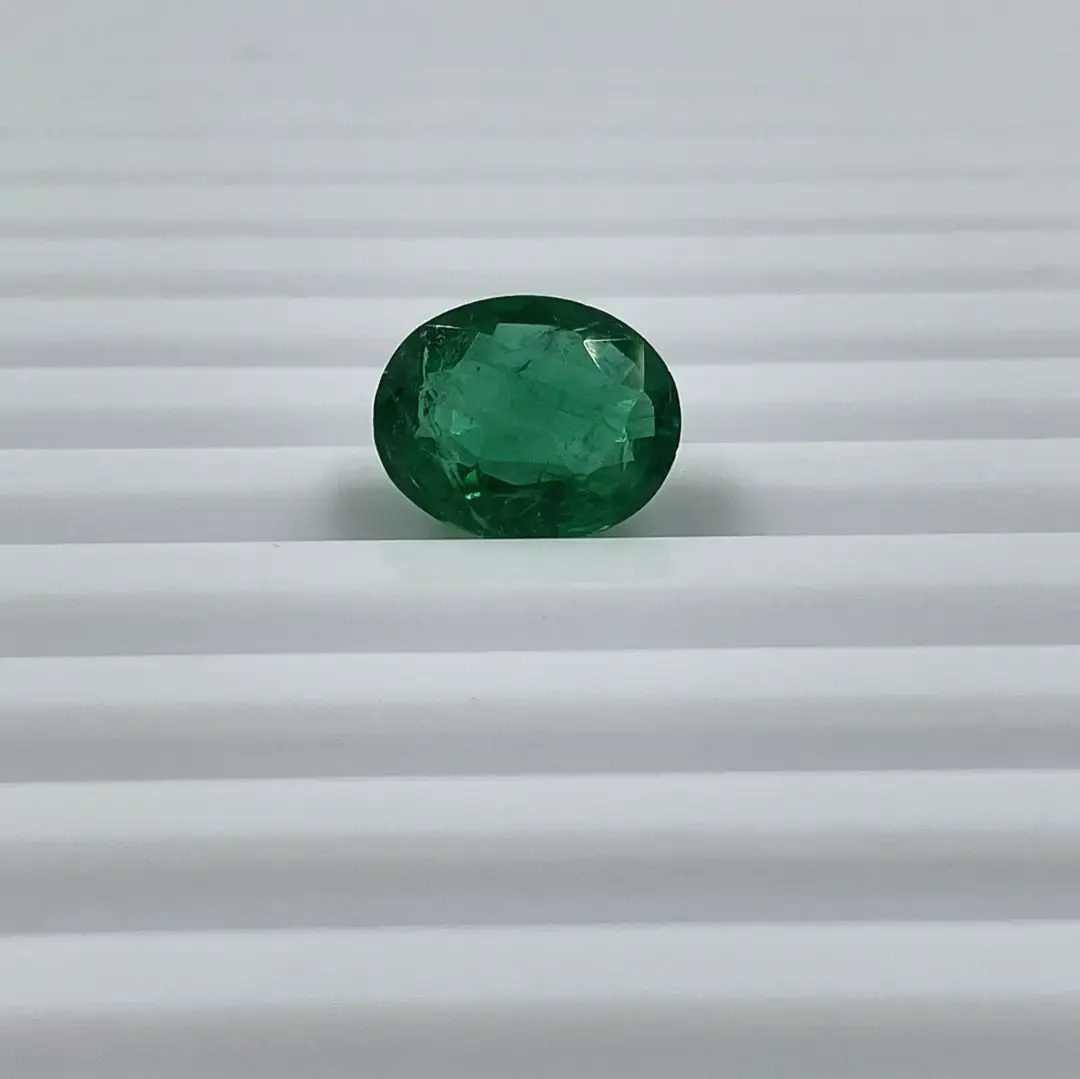Prezioso naturale zambiano taglio ovale 3.52 carati puro smeraldo di alta qualità per la produzione di gioielli universali