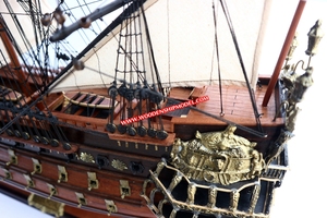 Bateau en bois peint, 1 pièce, modèle artisanal - Product Image 6