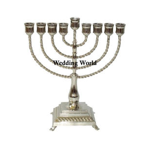 Bougeoir Menorah en métal de haute qualité, décoratif et fait à la main, bougeoir classique et élégant en métal pour table, vente en gros - Product Image 4