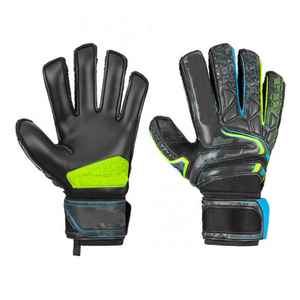 Gants de gardien de but en cuir PU fabriqués au Pakistan, gants de protection pour les mains des enfants, couleur rouge et noir, en vente - Product Image 6