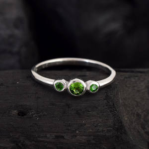 Anillo de apilamiento delicado de Plata de Ley 925, colección del Día de la madre, diópsido de cromo verde Natural, Triple piedra preciosa, Perla de diamante - Product Image 2