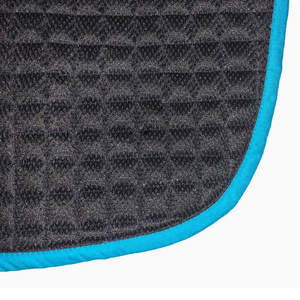 Tapis de selle anglais de qualité supérieure à prix abordable, 100 % mousse souple pure, conçu pour une stabilité accrue lors de la pratique équestre - Product Image 2