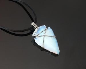 Pendentif en opale en forme de pointe de flèche, enroulé sur fil, bijoux en cristal, fournisseur en gros - Product Image 1