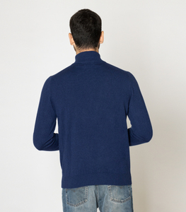 Maglione blu invernale da uomo in Cashmere 100% lavorato a mano con scollo da camionista a manica lunga realizzato in Italia - Product Image 3