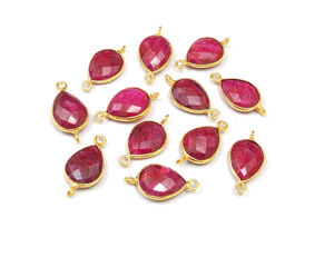 Conector de bisel de piedras preciosas de doble fianza de rubí teñido Hermosa forma de pera Latón chapado en oro facetado para la fabricación de joyas - Product Image 2