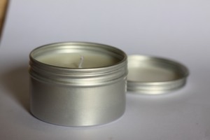 Bougie parfumée en cire de soja Caro gris clair, décoration d'intérieur de luxe personnalisée - Product Image 3