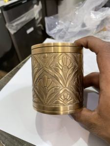 Candelabro de latón y vidrio hecho a mano con diseño de Metal clásico dorado antiguo con decoración de farol - Product Image 3