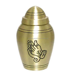 Urne funéraire en laiton avec belle conception de papillon et urnes funéraires en métal fini noir - Product Image 3