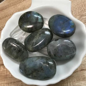 Pierre de palmier labradorite sacrée en gros pierre de guérison polie pour l'orientation angélique nettoyage de l'aura d'amour inconditionnel - Product Image 2