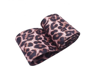 Venta al por mayor de alta calidad de impresión de patrones personalizados Cheetah impreso bandas de resistencia de tela con el logotipo de goma de PVC - Product Image 4
