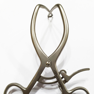 Retractor Quirúrgico Ortopédico de Diseño Superior, Manual, con Múltiples Ganchos, Material de Acero Inoxidable, Calidad Premium - Product Image 1