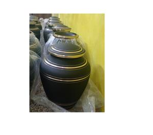 Urna funeraria de latón negro de Brassworld India de estilo americano con líneas doradas Suministros de cremación funeraria - Product Image 1
