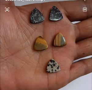 Piedras sueltas naturales Discos de gemas de cristal Piedras preciosas Discos de gemas de colores mezclados de la mejor calidad para decoraciones en tamaño de 14-16mm - Product Image 3