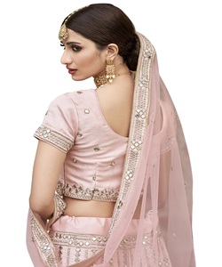 Designer indien coloré brodé travail manuel Lehenga Choli prix de gros le plus bas marché textile vêtements - Product Image 3