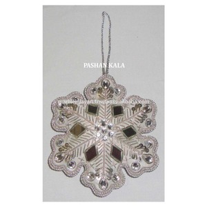 Adornos Navideños Decorativos con Bordado Zari - Product Image 1