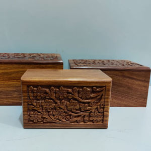 Urne funéraire en bois de sheesham de style américain, sculptée à la main, pour les cendres d'un adulte, fournitures funéraires - Product Image 2