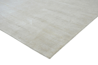 Handgefertigter Creme-Seidenteppich mit Streifenmuster, Besticktes Tibetisches Design, Wendbar, Maschinenwaschbar, Indischer Lieferant, Lagerbestand Kumar