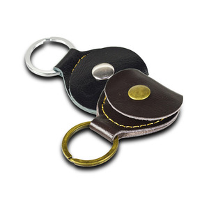 Estuche Porta Púas de Guitarra de Cuero PU Negro Personalizado con Llavero - Product Image 3