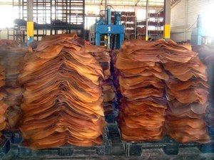 Cao Su Tự Nhiên Chất Lượng Cao RSS3/Tấm Hun Khói Có Gân RSS1,RSS2, RSS5, Tấm Hun Khói Có Gân Cao Su - Product Image 4