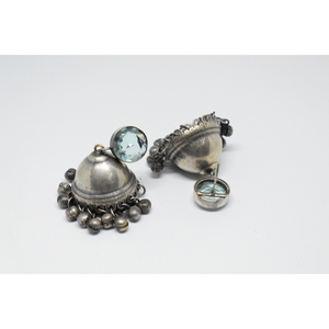 Boucles d'oreilles jhumka ghungro en laiton avec pierres, aspect argenté, style indien, dernière mode, vente en gros 2025, pour femmes et filles - Product Image 4