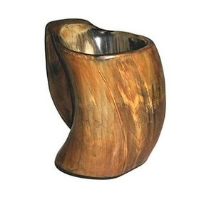 Ox Buffalo Horn แก้วดื่มฮอร์นที่มีเครื่องหมายต่างๆและการแกะสลักการออกแบบที่ทำด้วยมือโบราณและไม่ซ้ำกันใหม่