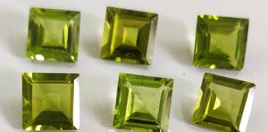 Pérpidot naturel de 3 mm à 8mm, taille carrée à facettes - Product Image 4