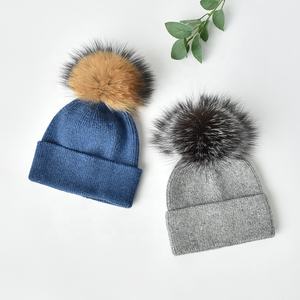 Usine En Gros Naturel Fourrure <span class=keywords><strong>Pompon</strong></span> <span class=keywords><strong>Bonnet</strong></span> Hiver Tricoté Chapeaux Femmes Chaud Rayure Laine <span class=keywords><strong>Bonnet</strong></span> Personnalisé Unisexe Large Manchette Crâne Chapeau - Product Image 2