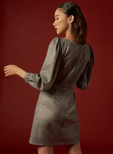 ชุดเดรสมินิเดรสถักคอกลมแขนกุดสไตล์วินเทจแวววาวหรูหราสำหรับงานปาร์ตี้ตอนเย็นออกแบบโลโก้ได้ตามต้องการจากธรรมชาติ - Product Image 4