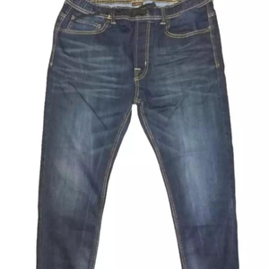Jeans droits pour hommes en denim d'automne avec tissu adoucissant, écologiques et respirants, fabriqués au Bangladesh - Product Image 1