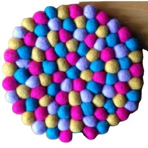 Estera de bolas de fieltro - Product Image 1