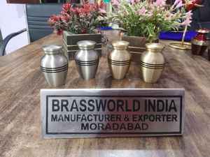Urna Funeraria de Metal Estilo Americano de Brassworld India para Mascotas, Artículos Funerarios Premium - Product Image 4