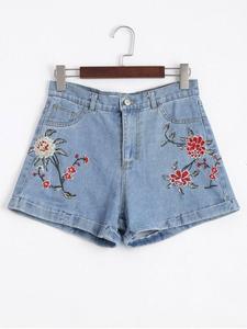 กางเกงขาสั้นผ้ายีนส์ผู้หญิงใส่สบายนำเสนอวัสดุที่อ่อนนุ่มและสไตล์ทันสมัยสำหรับชุดที่ผ่อนคลายและกิจกรรมกลางแจ้งได้อย่างง่ายดาย - Product Image 4