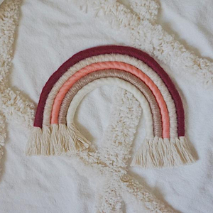 Essentiels faits à la main en macramé / fibre arc-en-ciel - Product Image 1