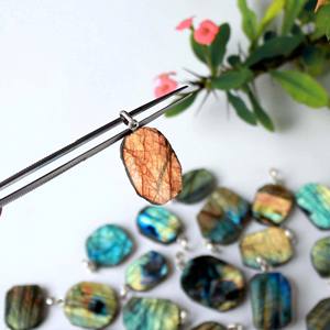 Pendentif Multi-Labradorite 22ct Plaqué Or Jaune Vierge Marie Image Quartz Naturel Cristal Tranche Point de Guérison Pendentif-Bulk - Product Image 4