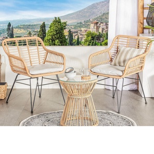 Ensemble bistrot moderne en rotin PE imitation bambou du Vietnam, avec accoudoirs bas et structure en acier imperméable - Product Image 2