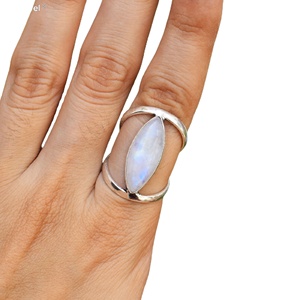 Vente en gros Bague en pierre de lune arc-en-ciel en argent sterling 925 Bijoux en pierres précieuses faits à la main avec toutes les formes tailles certifiées IGI pour les fêtes - Product Image 1